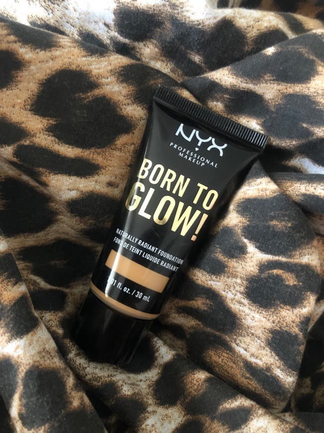 Moda Born To Glow! Naturally Radiant Foundation | NYX Professional ...