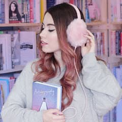 Fashion Clau Reads Book