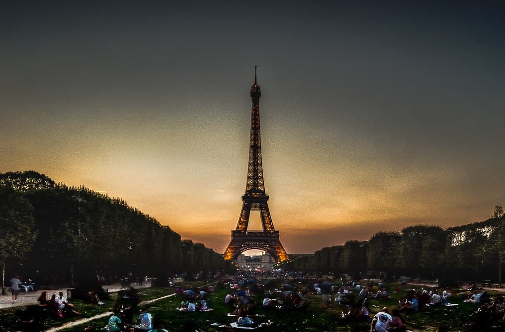 Place Torre Eiffel