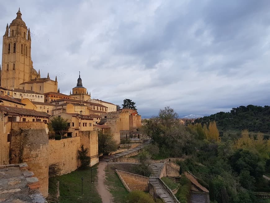 Place Muralla de Segovia