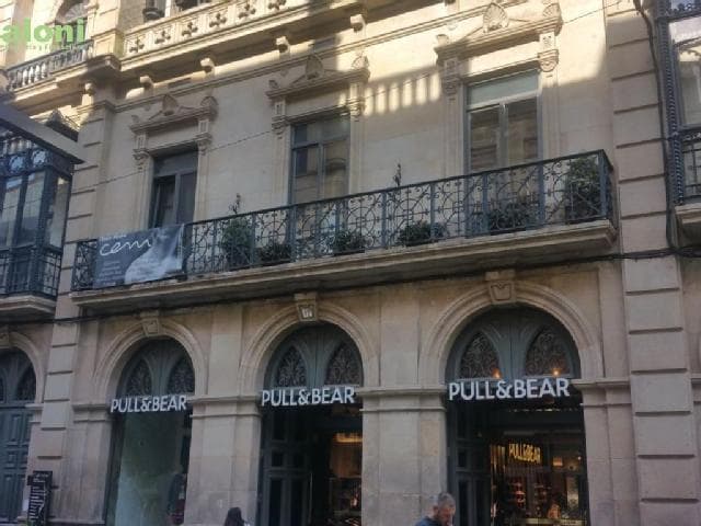 Place Pull and Bear