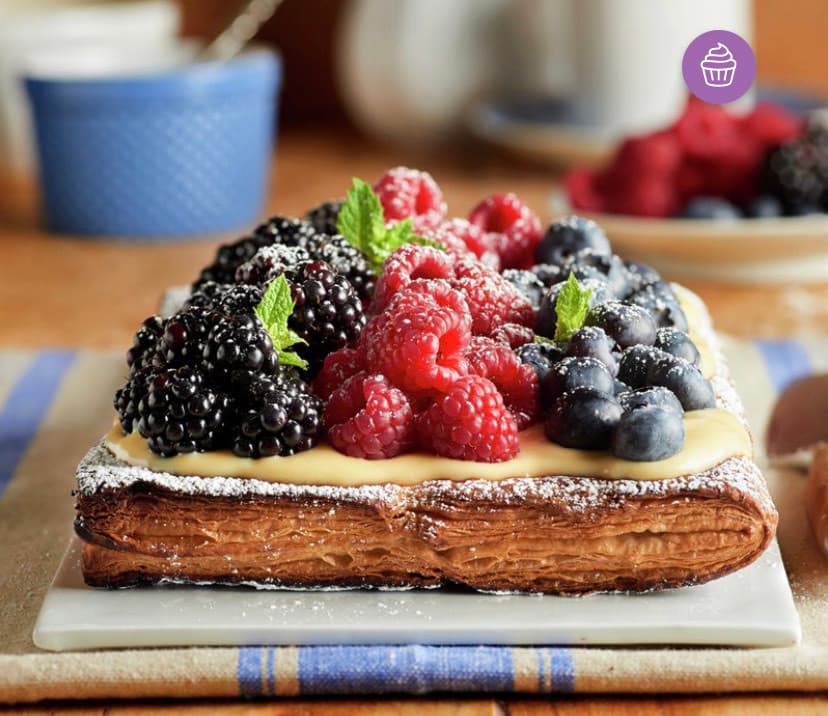 Moda Tarta de hojaldre de crema y frutos rojos 