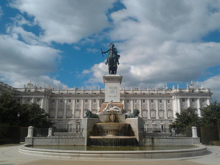 Lugar Plaza de Oriente