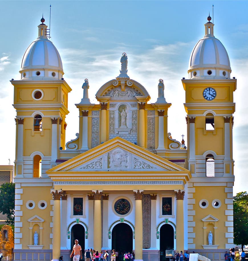 Place Basílica de Nuestra Señora del Rosario de Chiquinquirá y Cristo de Aranza