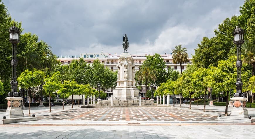 Lugar Ayuntamiento, Plaza Nueva y Plaza de San Francisco