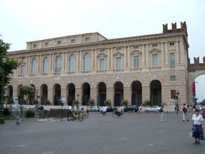 Place Palazzo della Gran Guardia