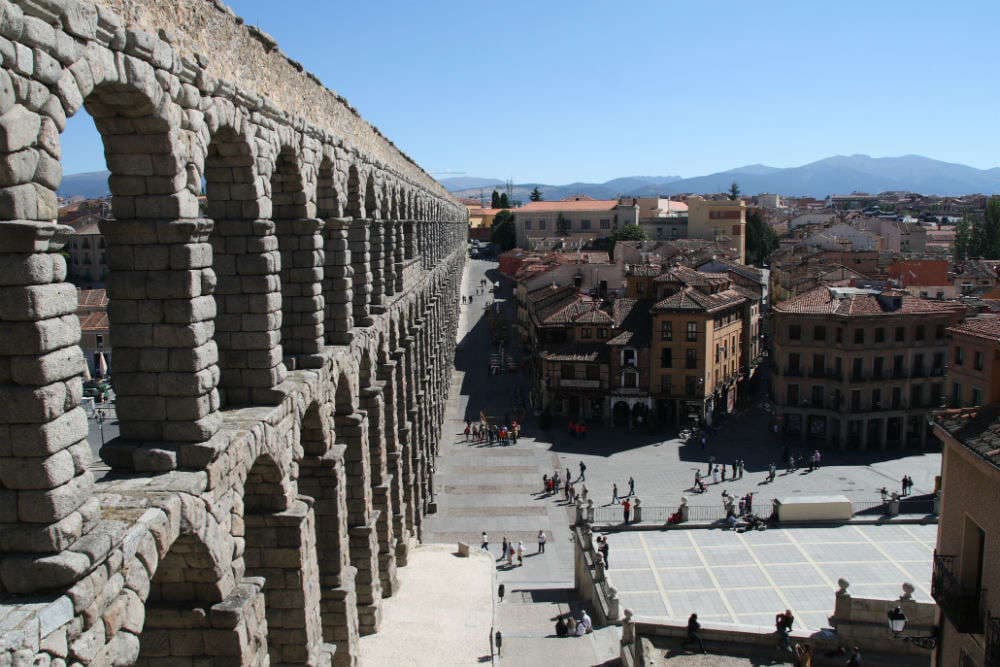 Place Plaza del Azoguejo