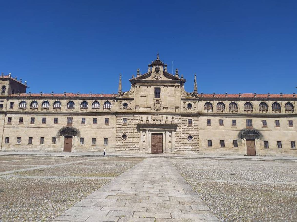 Lugar Colexio de Nosa Señora da Antiga (PP. Escolapios)