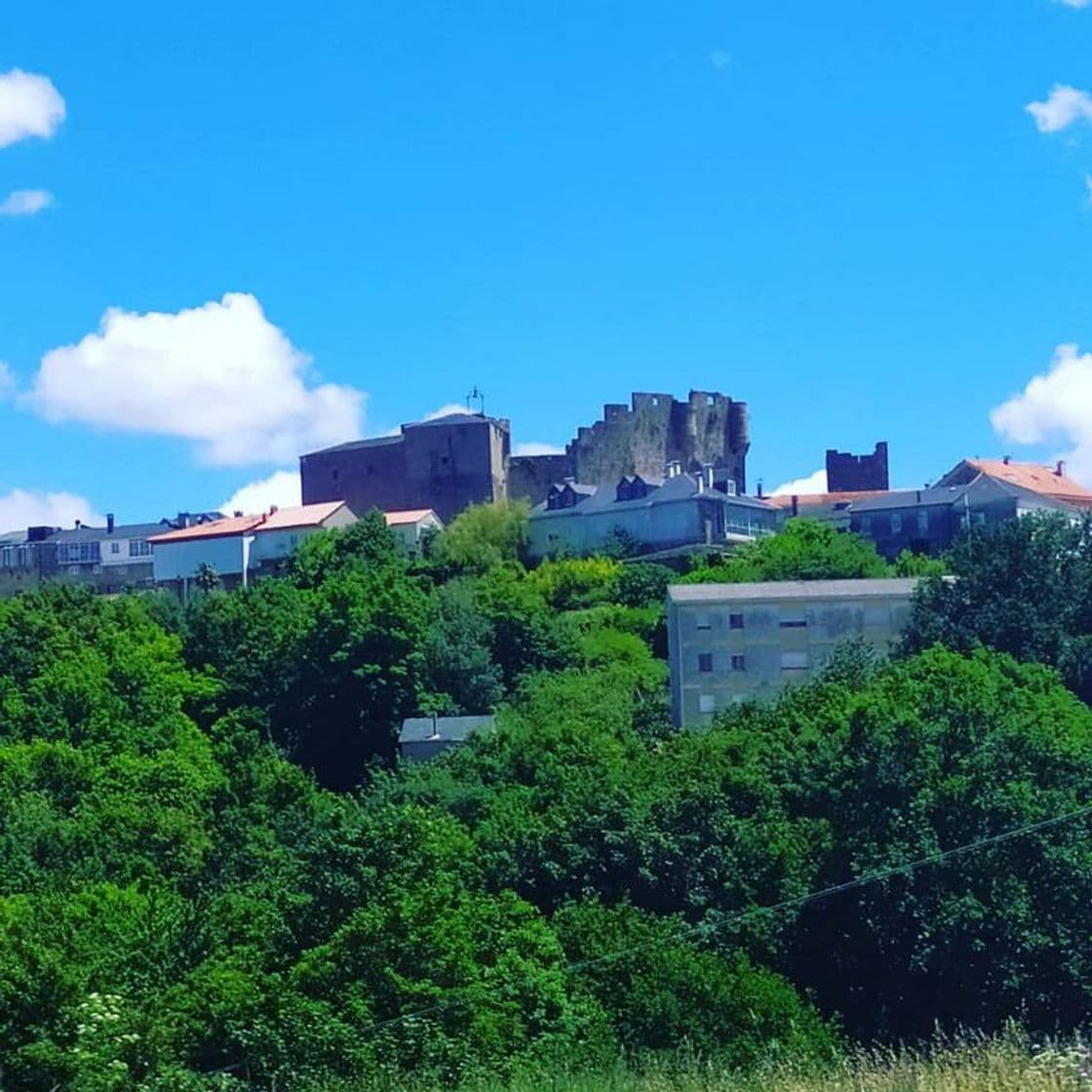 Place Castillo de Castro Caldelas