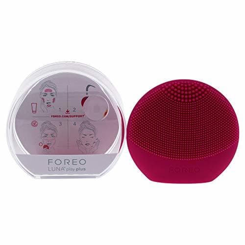 Belleza LUNA Play Plus de FOREO es el cepillo facial recargable de silicona