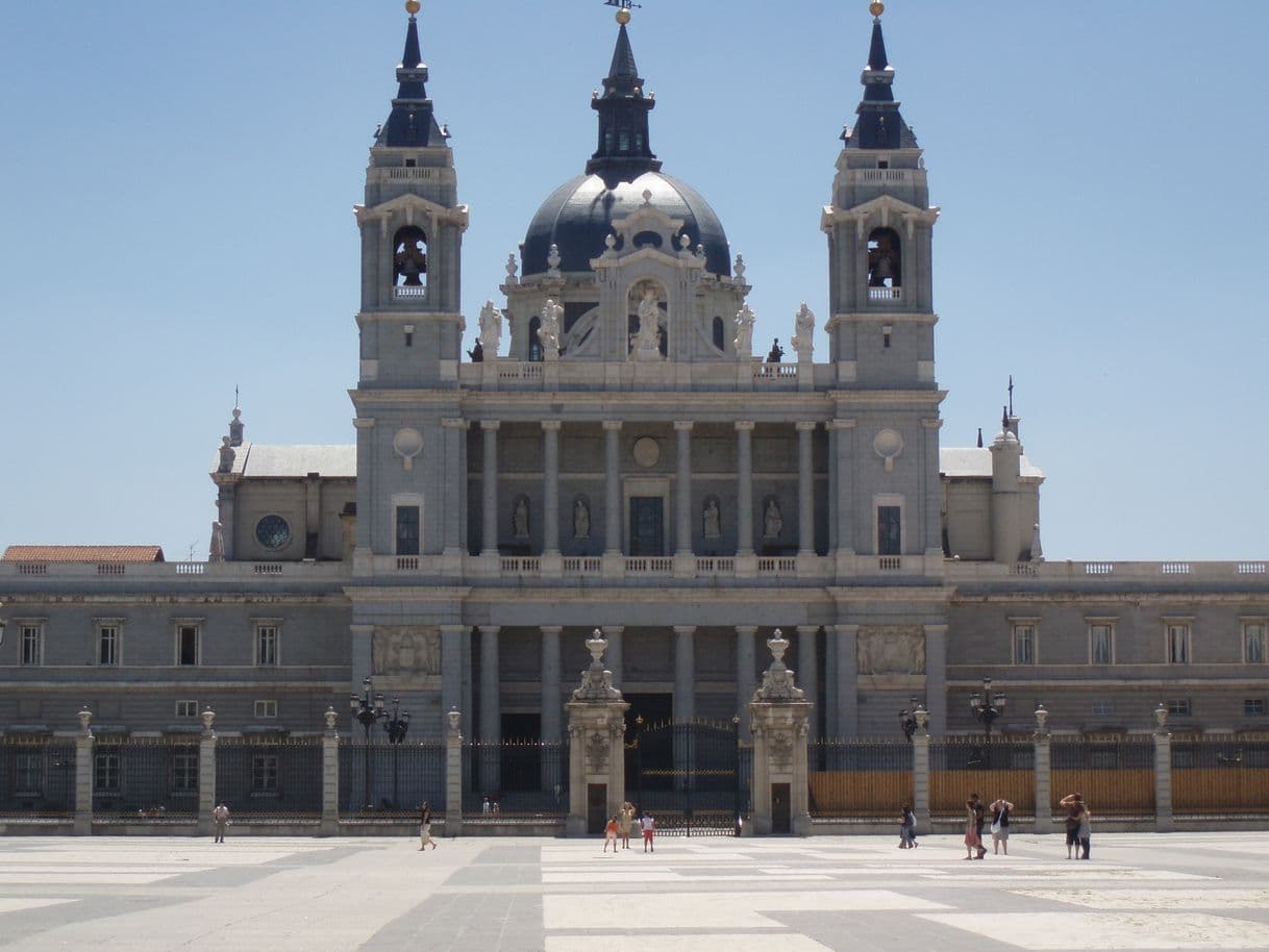 Lugar Almudena Cathedral