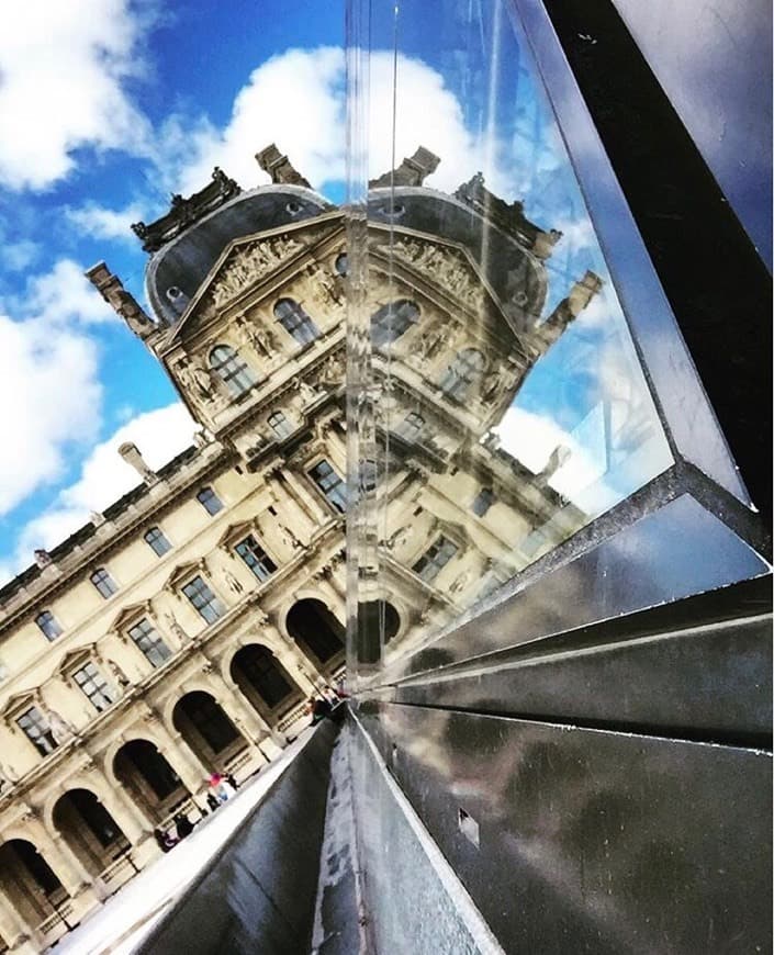 Place Pyramide du Louvre