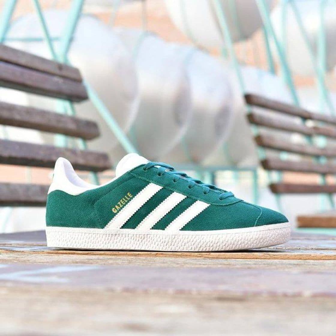 Producto Zapatillas Gazelle verdes y blancas para mujer