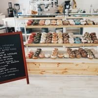 Lugar Delish Vegan Doughnuts