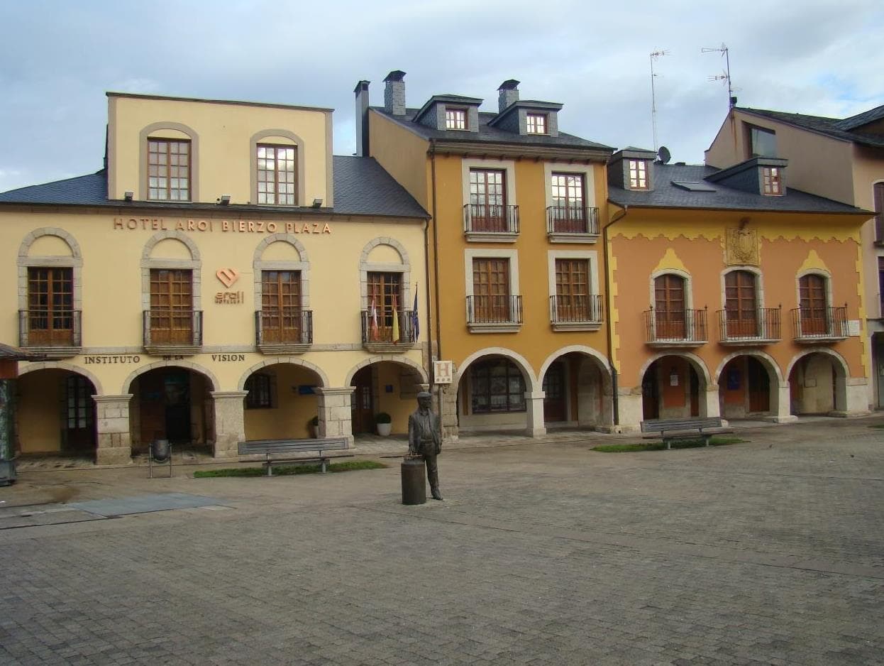 Lugar Aroi Bierzo Plaza