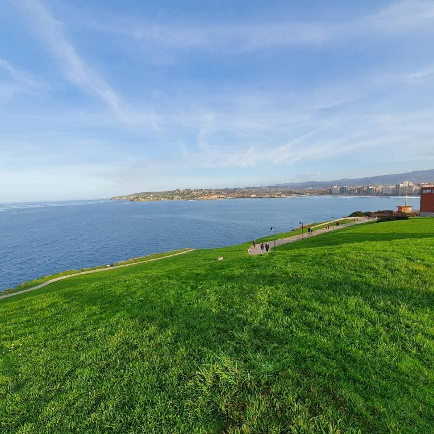 Lugar Playa De San Lorenzo Gijon