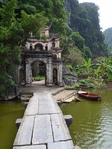 Place Bich Dong Pagoda