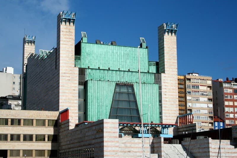 Moda Palacio de Festivales de Cantabria. Situado en calle Gamazo s/n ...