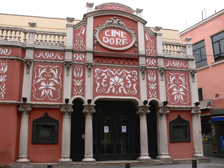 Lugar Cine Doré