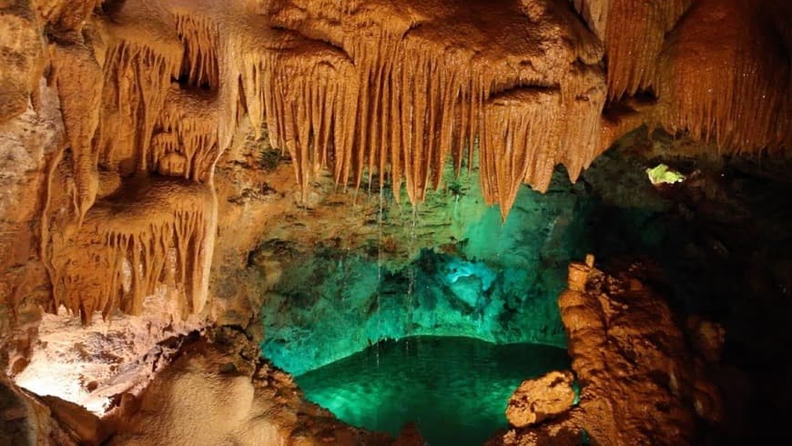 Lugar Grutas de Mira de Aire - Empreendimentos Turisticos e Espeleológicos S.A