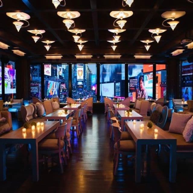 Restaurantes R Lounge at Two Times Square