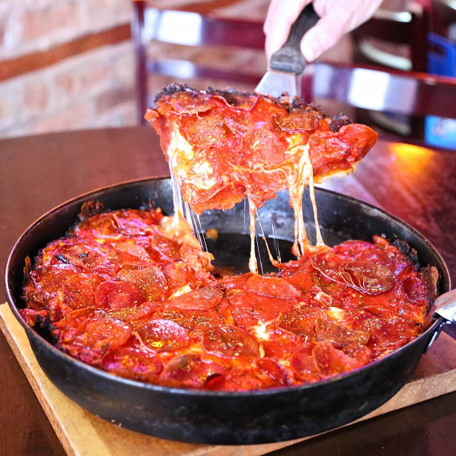 Restaurants Pequod's Pizza