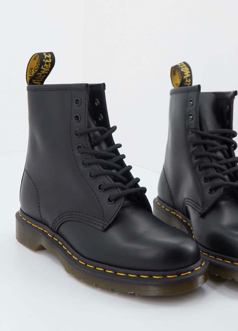 Moda DR. MARTENS EYE SMOOTH color NEGRO