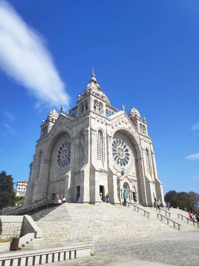 Lugar Santuário do Monte de Santa Luzia