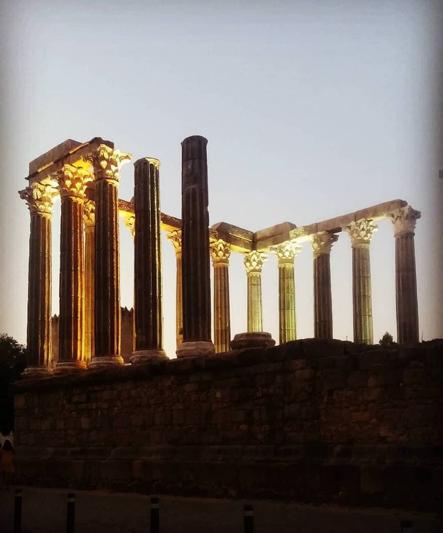 Place Templo romano de Évora