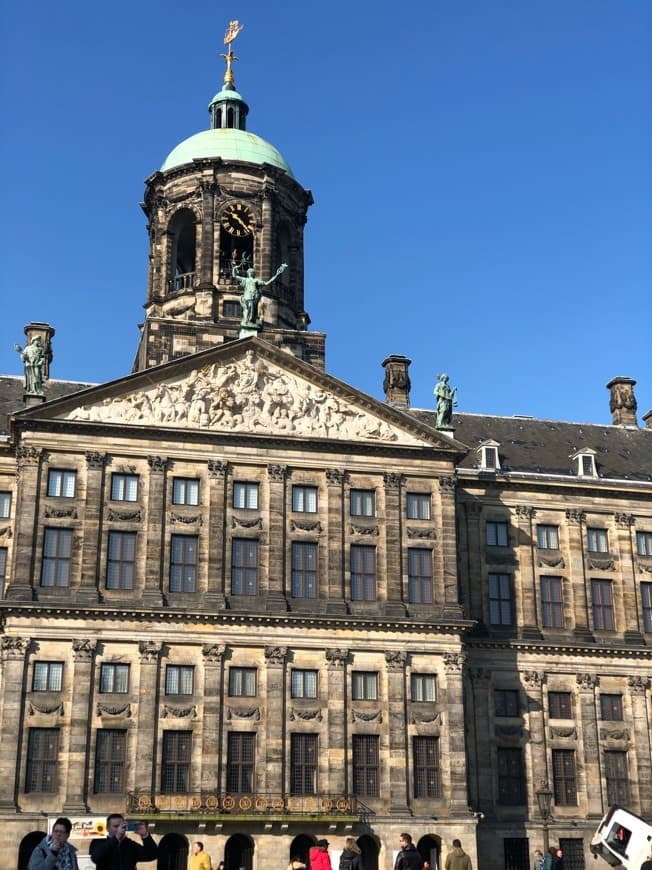 Lugar Dam Square