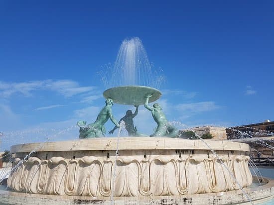 Lugar Triton Fountain