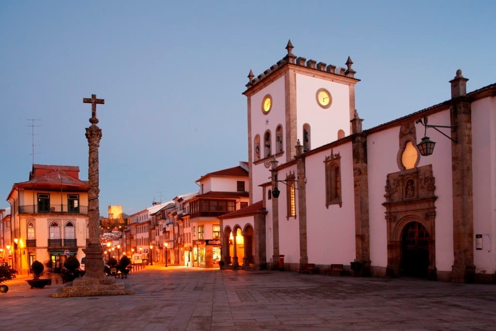 Lugar Igreja de São João Batista (antiga Sé de Bragança)