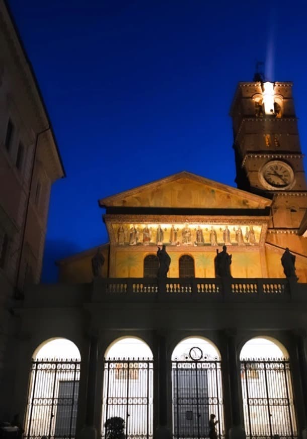 Place Piazza di Santa Maria in Trastevere