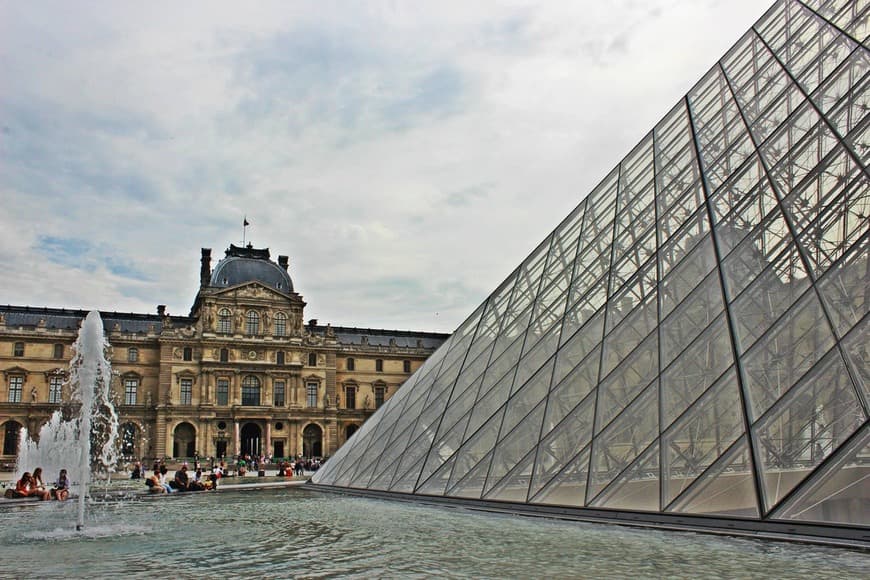 Place Museo del Louvre