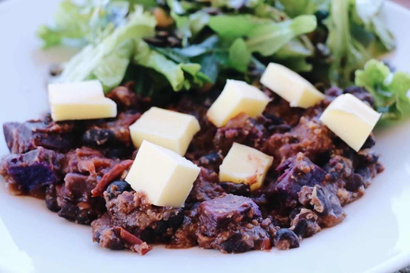 Moda Chilli de Feijão Preto, Batata Doce e Cogumelos

