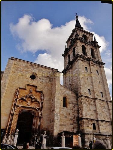 Lugar Catedral Magistral del los santos niños Justo y Pastor