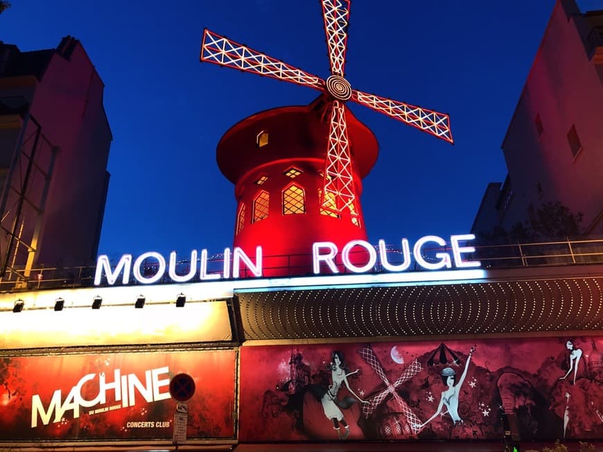 Place Moulin Rouge