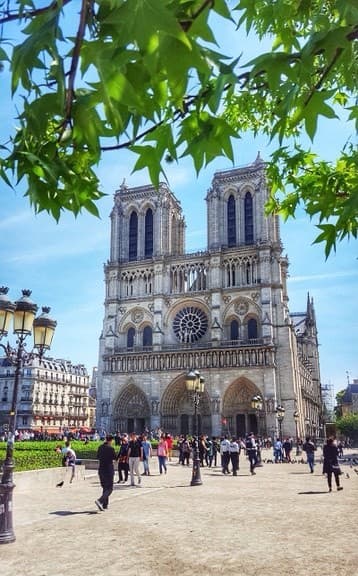 Place Catedral de Notre Dame