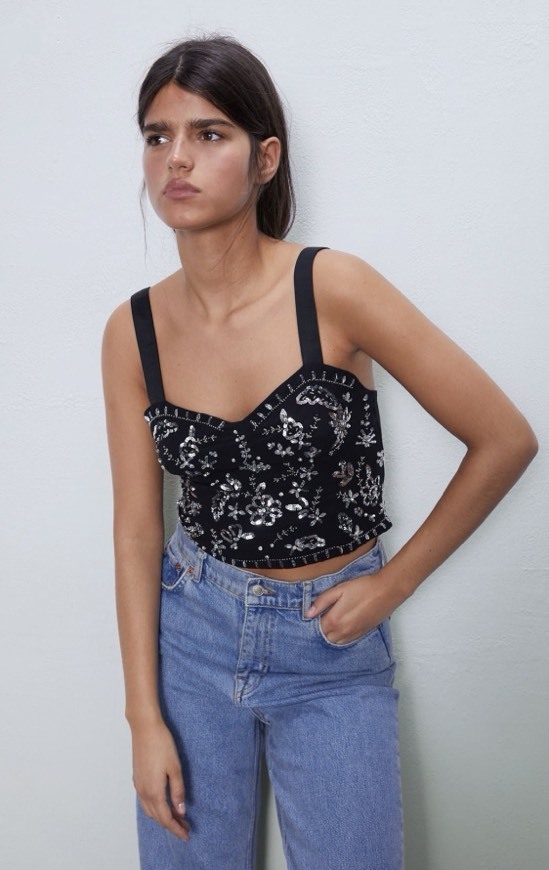 Moda Top cropped com missangas 