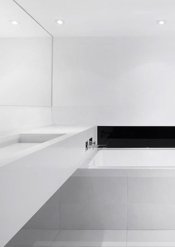 Moda Minimalist bathroom