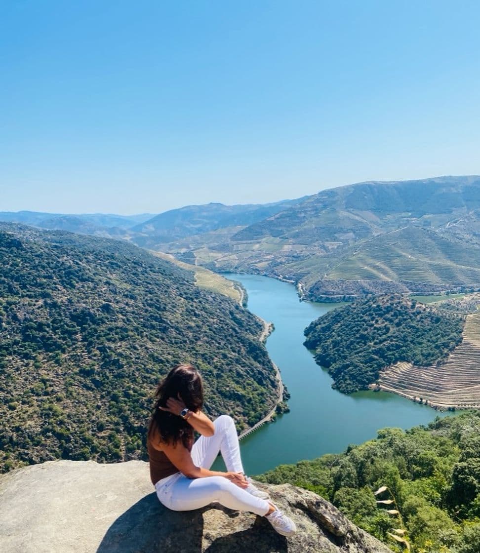 Place Miradouro de São Salvador do Mundo