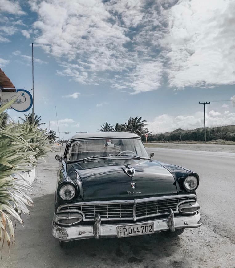 Moda Car with driver | Cuba