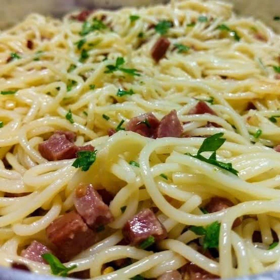 Restaurantes Macarrão alho e óleo com bacon🥓