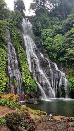 Lugar Banyumala Waterfall