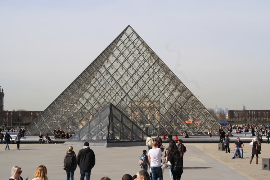 Place Museo del Louvre