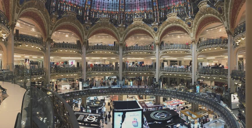 Place Galeries Lafayette - Shopping Welcome Center