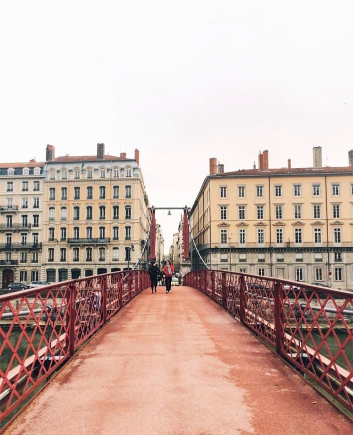 Place Passerelle Paul-Couturier