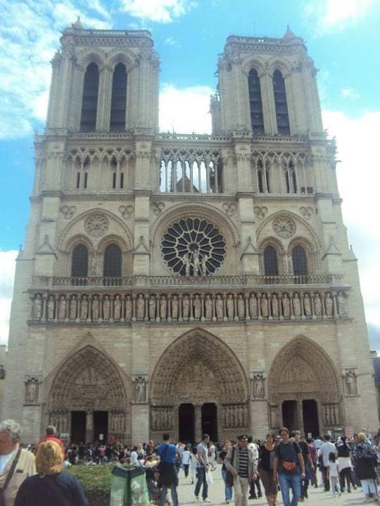 Place Notre Dame