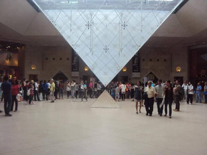 Place Museo del Louvre