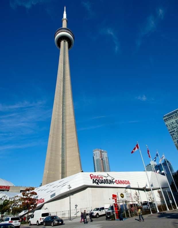 Fashion CN Tower and Ripley’s Aquarium